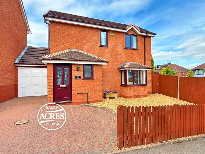 3 Bedroom Detached House For Sale In White Farm Road, Four Oaks, B74