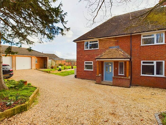 4 Bedroom Semi-Detached House For Sale In North Lee Lane, Terrick, HP22