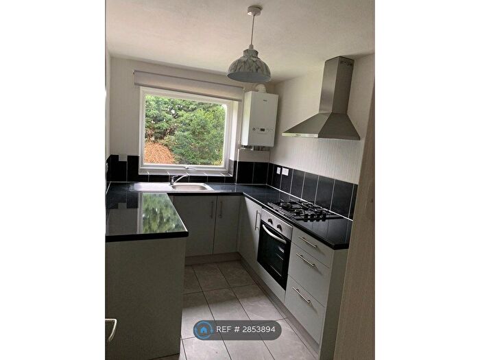 2 Bedroom Flat To Rent In Greenhill, Buckhurst Hill, IG9