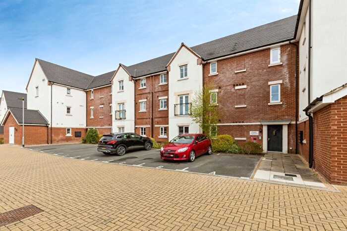 2 Bedroom Flat For Sale In Daffodil Crescent, Crawley, RH10