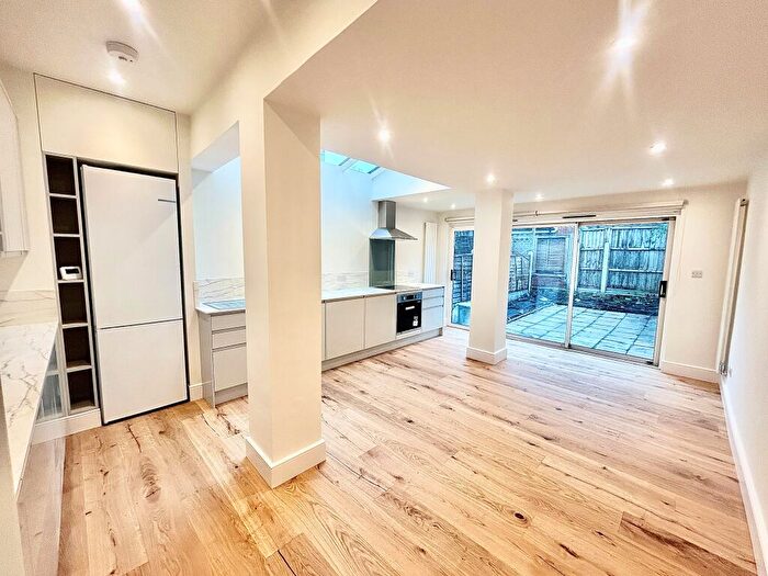 2 Bedroom House To Rent In Bromley Road, Walthamstow, E17