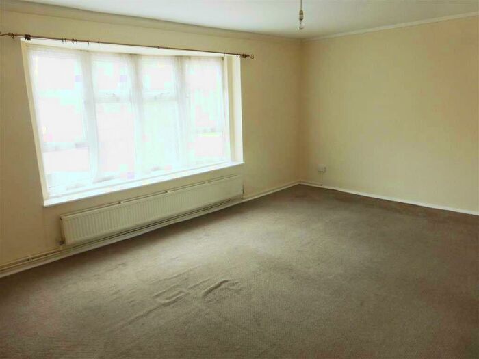 3 Bedroom Apartment To Rent In Stoneycroft, Hemel Hempstead, HP1