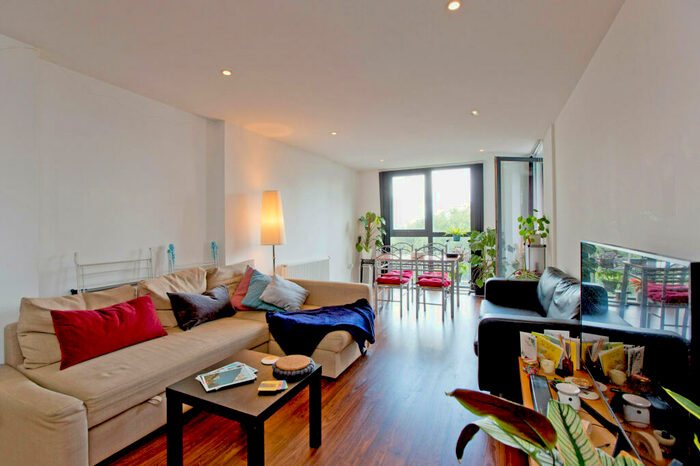 3 Bedroom Apartment To Rent In Ward Road, London, E15