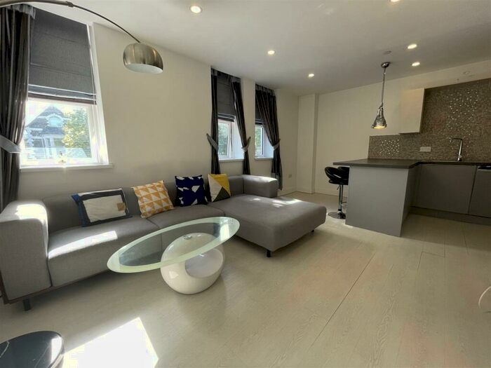 2 Bedroom Apartment To Rent In Richmond Parc, Richmond Road, Cardiff, CF24