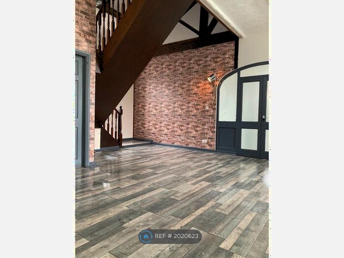 2 Bedroom Flat To Rent In Chapel Lane, Halifax, HX3