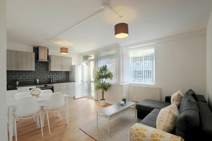 4 Bedroom Maisonette To Rent In Stonhouse Street, London, SW4
