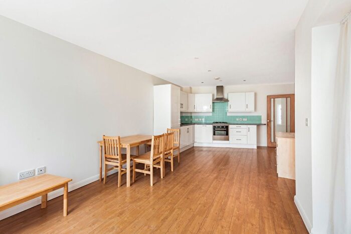 2 Bedroom Flat To Rent In Furley Road, London, SE15