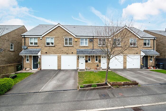 4 Bedroom Town House For Sale In Birkshead Mews, Wilsden, West Yorkshire, BD15