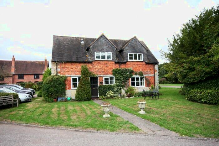 3 Bedroom Cottage To Rent In Parkhall, Salford Priors, WR11