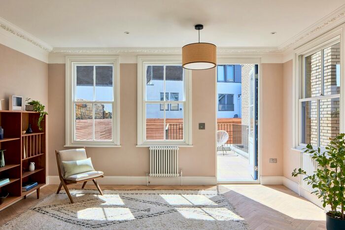 3 Bedroom Terraced House For Sale In Scawen Road, London, SE8