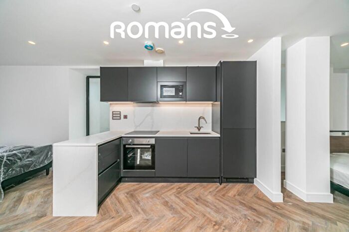 Flat To Rent In Market Place, Reading, Berkshire, RG1