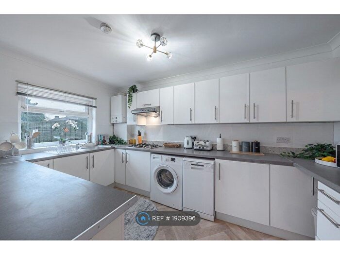 3 Bedroom End Of Terrace House To Rent In Heathway, Dagenham, RM10