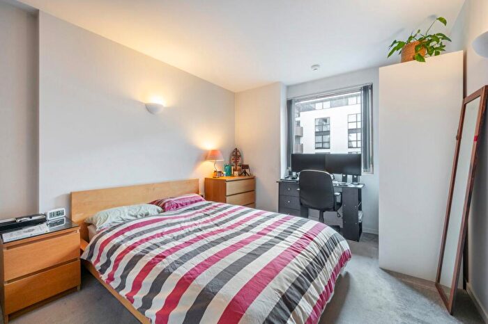 2 Bedroom Flat For Sale In Gainsborough Studios North, Poole Street, N1