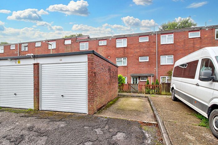 3 Bedroom Terraced House For Sale In Schubert Road, Basingstoke, RG22