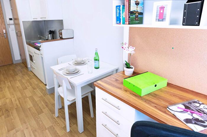 1 Bedroom Private Hall To Rent In High Street, Southampton, SO14