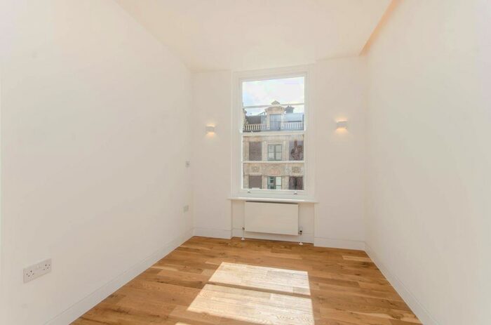 2 Bedroom Flat To Rent In Old Brompton Road, South Kensington, London, SW5