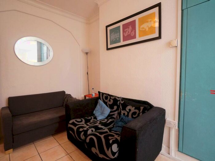 5 Bedroom House To Rent In Mountain View, Bangor, Gwynedd, LL57