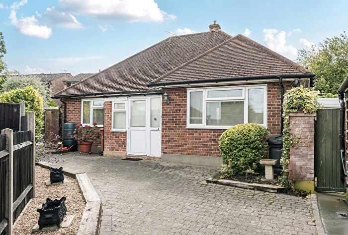 2 Bedroom Bungalow For Sale In Waverley Avenue, Sutton, London, SM1