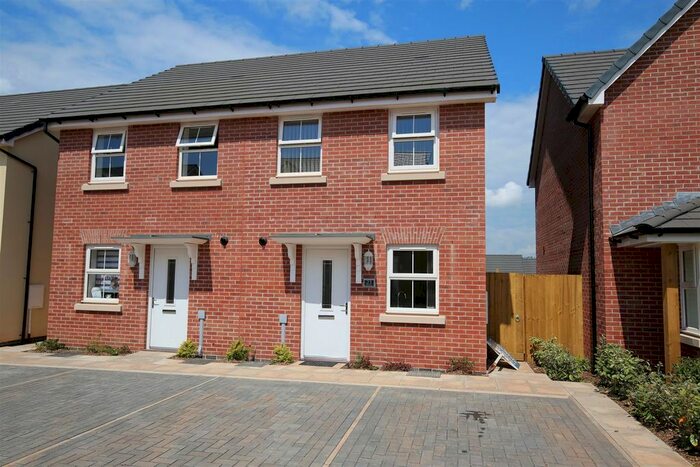 2 Bedroom Property To Rent In Par Drive, Tiverton, EX16