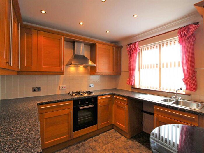2 Bedroom Flat To Rent In Rockley View Court, The Walk, Birdwell, S70