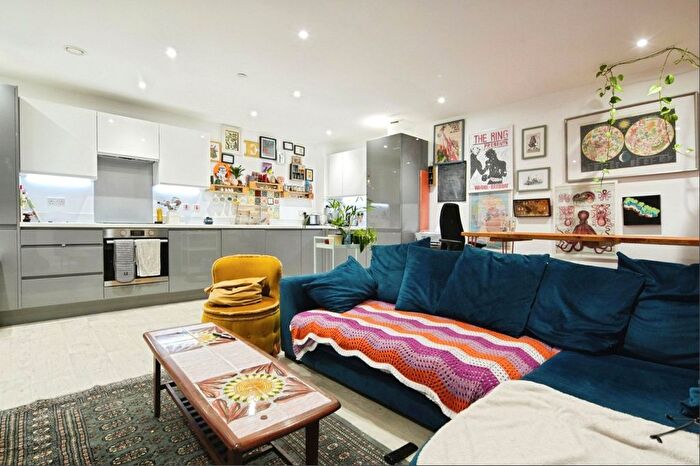 2 Bedroom Flat For Sale In Clarendon Place, Portslade, Brighton, East Sussex, BN41