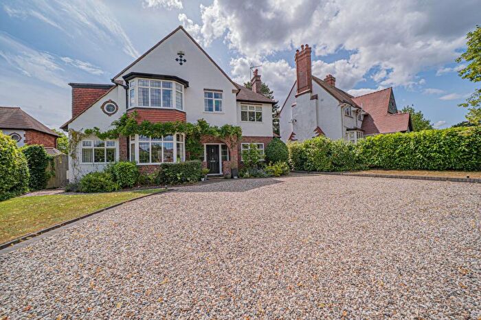 4 Bedroom Detached House For Sale In Warwick Road, Solihull, B91