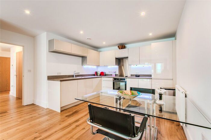 2 Bedroom Flat To Rent In Knightley Walk, Wandsworth, SW18