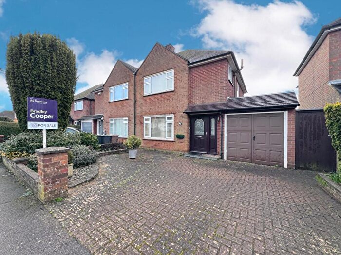 3 Bedroom Semi Detached House For Sale In Egdon Drive, Luton, LU2