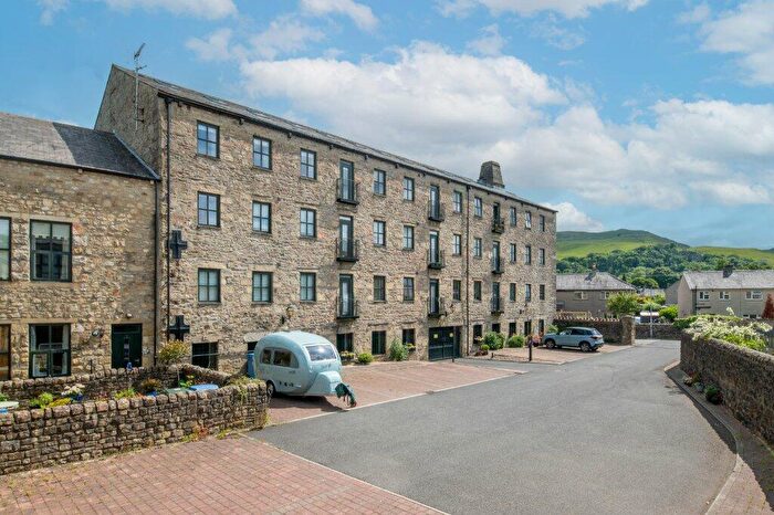 2 Bedroom Apartment For Sale In Kings Mill Lane, Settle, North Yorkshire, BD24