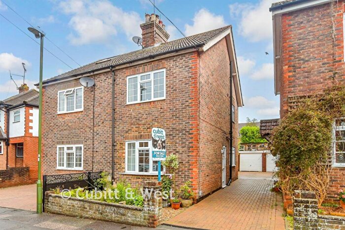 3 Bedroom Semi Detached House For Sale In Stockwell Road, East Grinstead, West Sussex, RH19