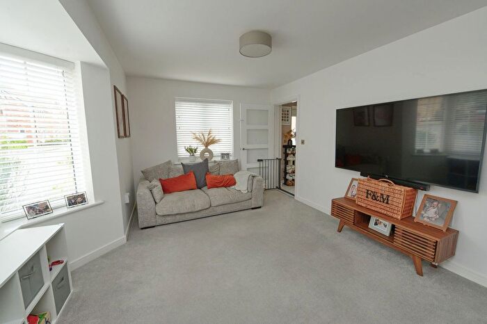 3 Bedroom Semi-Detached House For Sale In Yeomans Lane, Blackwater, Camberley, GU17