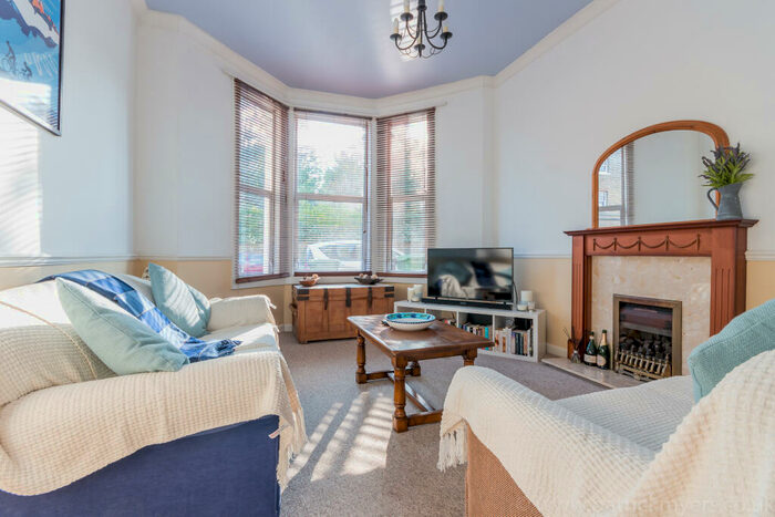 1 Bedroom Flat To Rent In The Gardens, East Dulwich, London, SE22