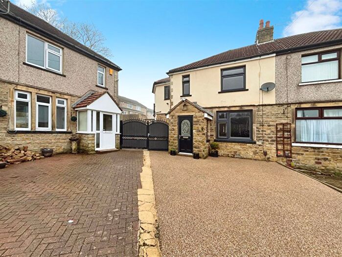 5 Bedroom Semi Detached House For Sale In Hollybank Gardens, Bradford, BD7