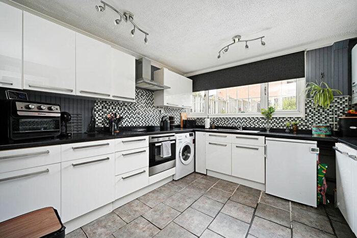 3 Bedroom End Of Terrace House For Sale In Batemoor Close, Batemoor, Sheffield, S8