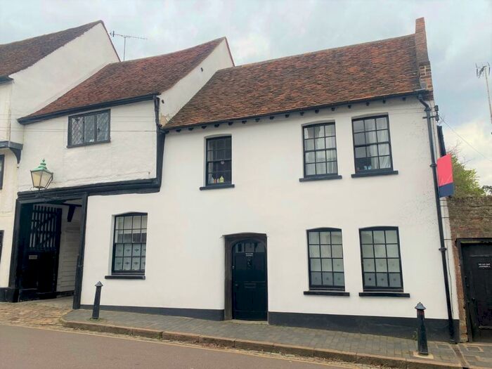 2 Bedroom Maisonette To Rent In Fishpool Street, St Albans, AL3