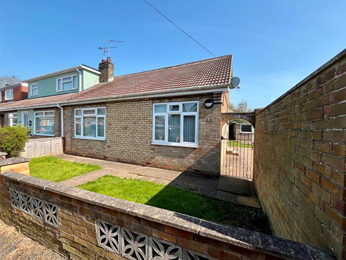 3 Bedroom Semi-Detached Bungalow For Sale In Ward Avenue, Bilton, Hull, HU11