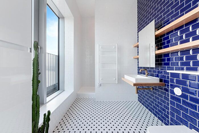 2 Bedroom Apartment For Sale In Serapis House, Goodluck Hope Walk, E14