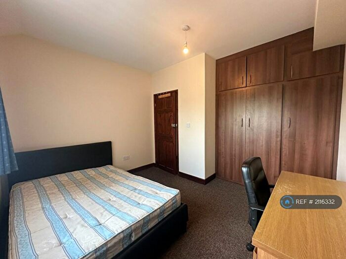 4 Bedroom Semi-Detached House To Rent In Bonnington Road, Leicester, LE2