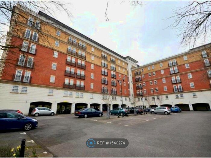 2 Bedroom Flat To Rent In Kings Lodge, Ruislip, HA4