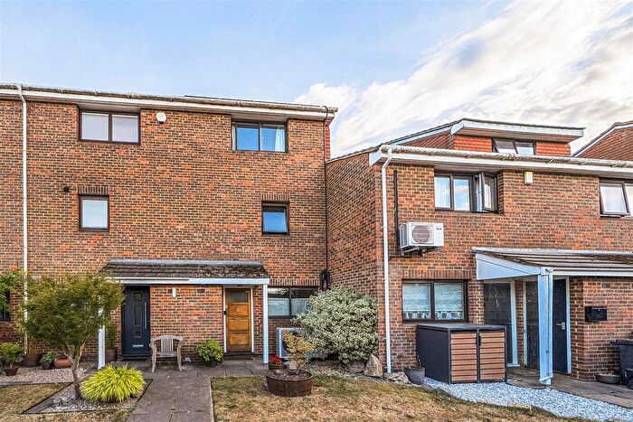 4 Bedroom Terraced House For Sale In St. Stephens Close, Caversham, Reading, RG4