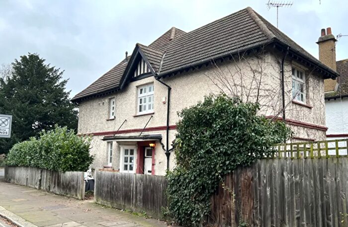 5 Bedroom Detached House To Rent In Cleveland Road, London, W13