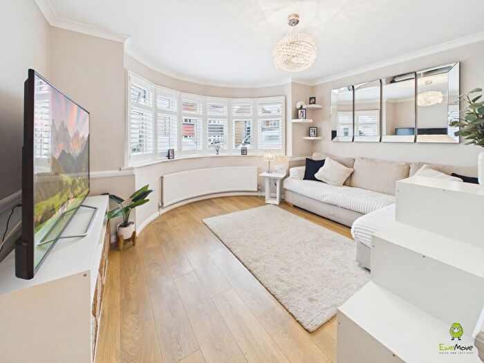 2 Bedroom Semi-Detached House For Sale In Swanley Road, Welling, Kent, DA16