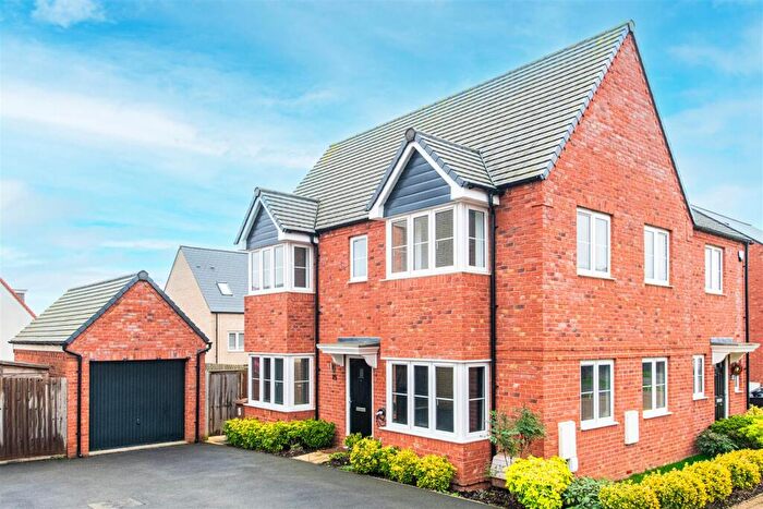 3 Bedroom Semi Detached House For Sale In Lamport Way, Wellingborough, NN8