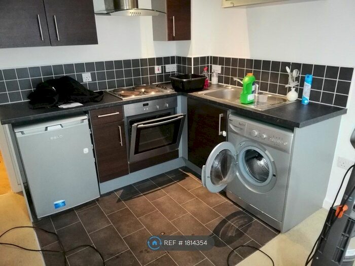 2 Bedroom Flat To Rent In Indigo Court, Mansfield, NG18
