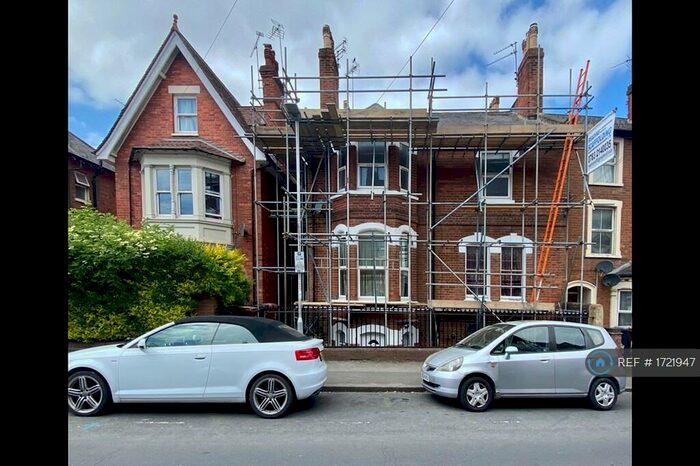 3 Bedroom Flat To Rent In Waylen Street, Reading, RG1