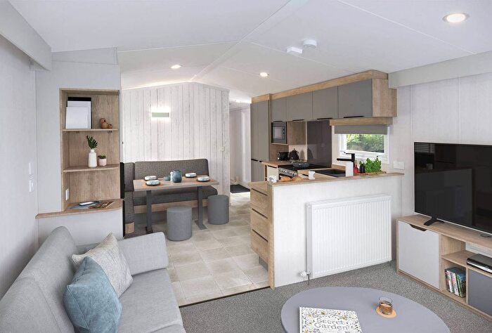 3 Bedroom Mobile/park Home For Sale In Devonshire Drive, Tenby, SA70