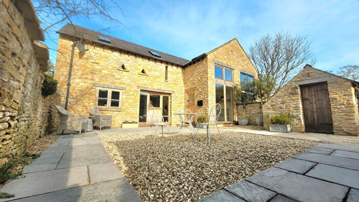 2 Bedroom Barn Conversion For Sale In Hastings Hill, Churchill, OX7