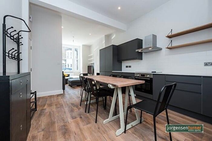 2 Bedroom Flat To Rent In Charteris Road, Queens Park, NW6