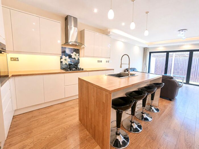 4 Bedroom Terraced Bungalow For Sale In Lowfield Road, London, W3