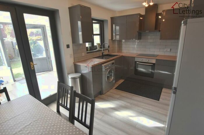 2 Bedroom End Of Terrace House To Rent In Lenton Nottingham, NG7